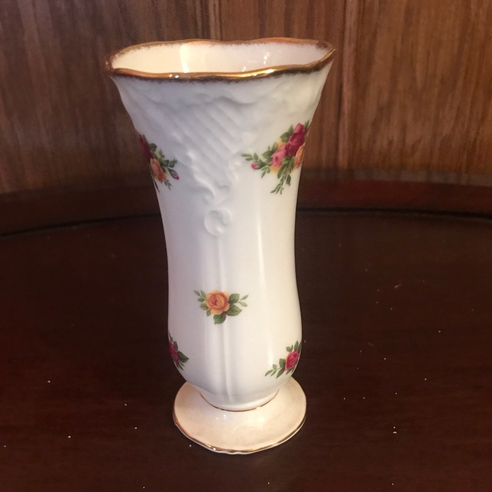 NWOT royal Albert old country roses vase